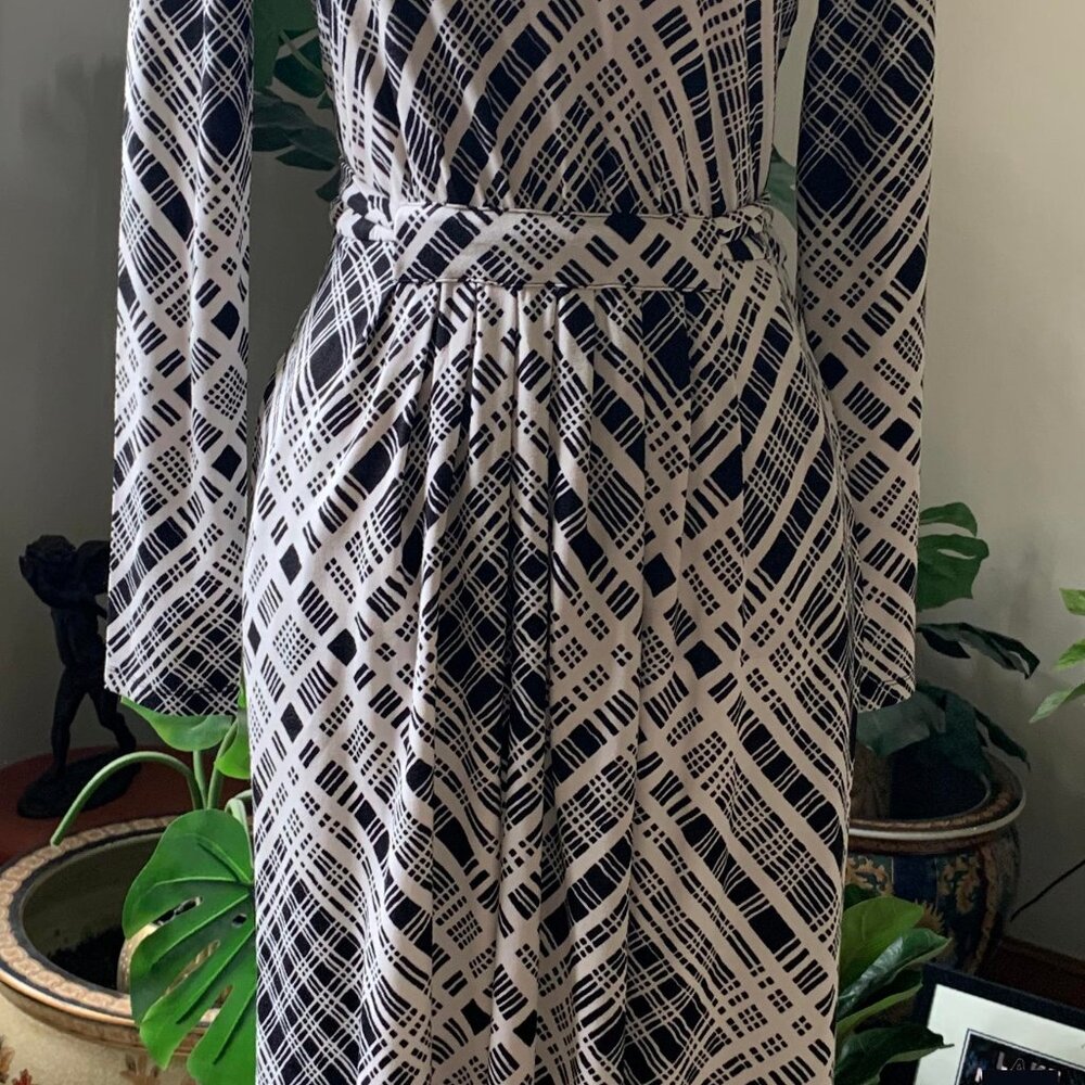 Weekend by Max Mara Women’s Belted Plaid Midi Dress black/white size med-large - Picture 2 of 12
